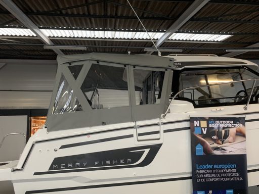 Jeanneau Merry Fisher 795 S2 Cockpitsonnensegel geschlossen